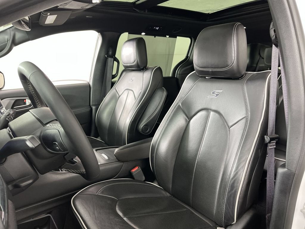 Used 2025 Chrysler Pacifica Limited FWD image 13