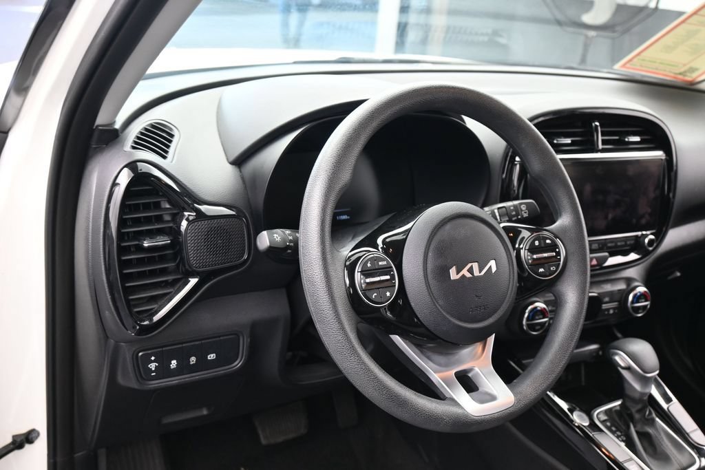 Used 2024 Kia Soul S FWD image 15