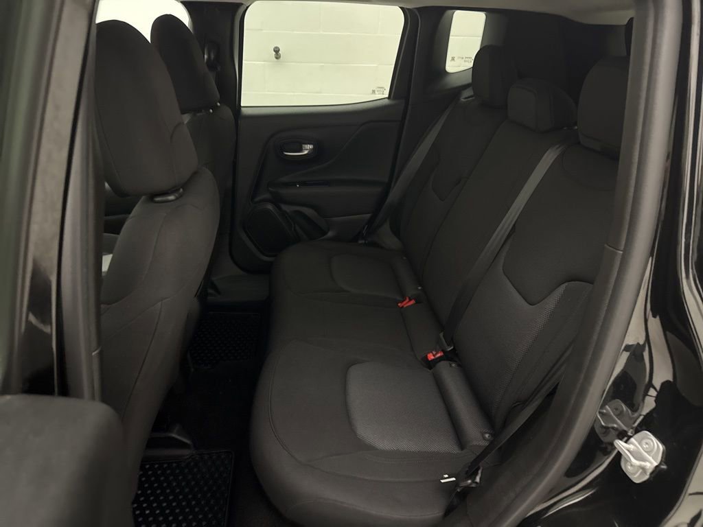 Used 2023 Jeep Renegade Latitude image 34