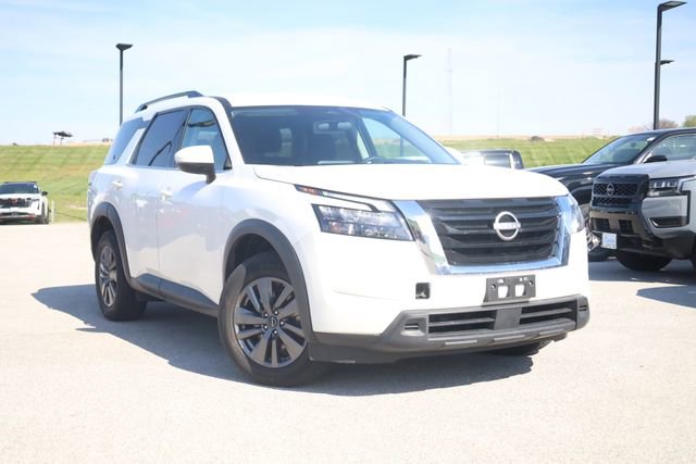 Used 2025 Nissan Pathfinder SV AWD/4WD image 2