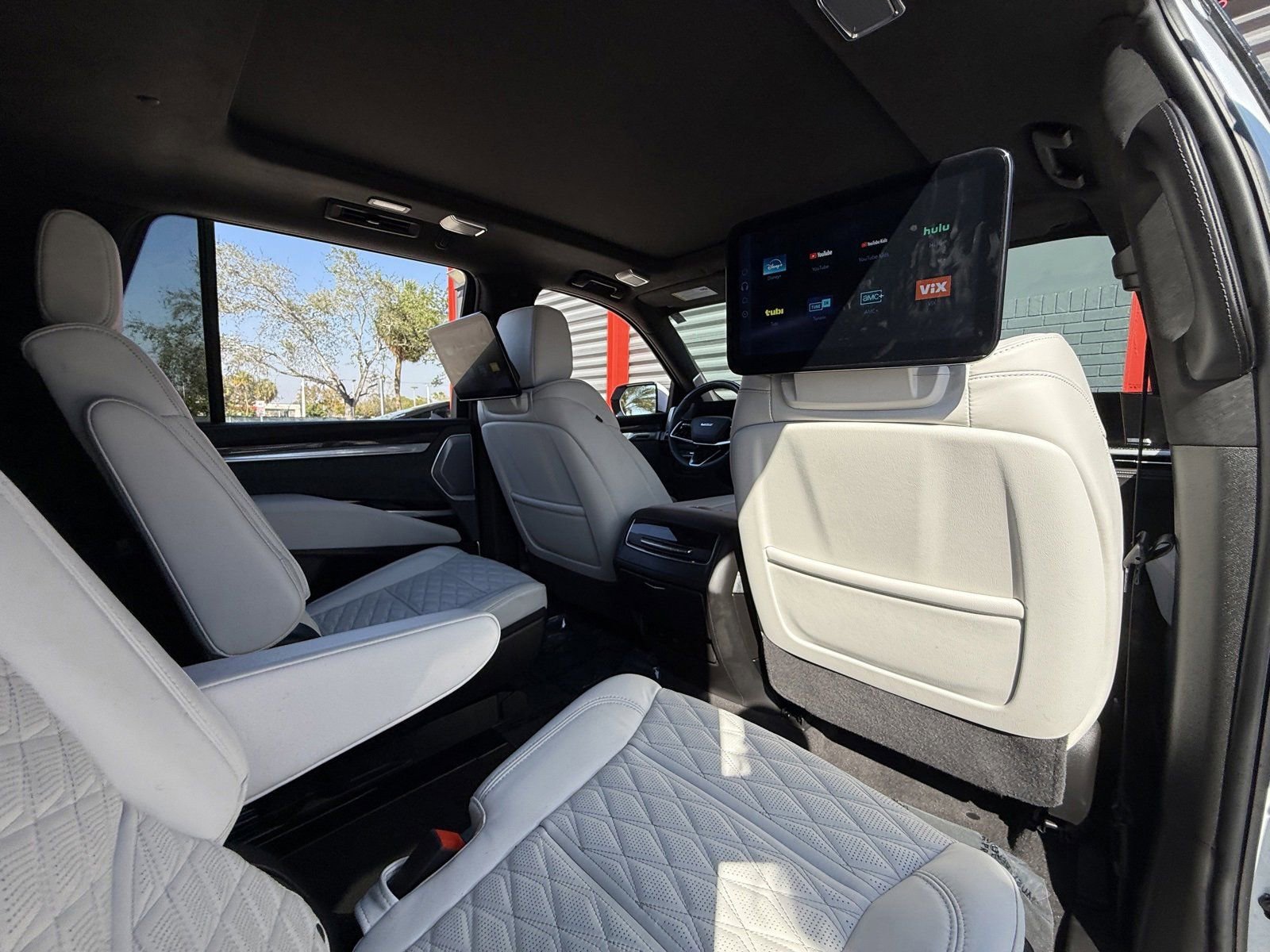 Used 2026 Cadillac Escalade V w/ LPO, ONYX Package image 22