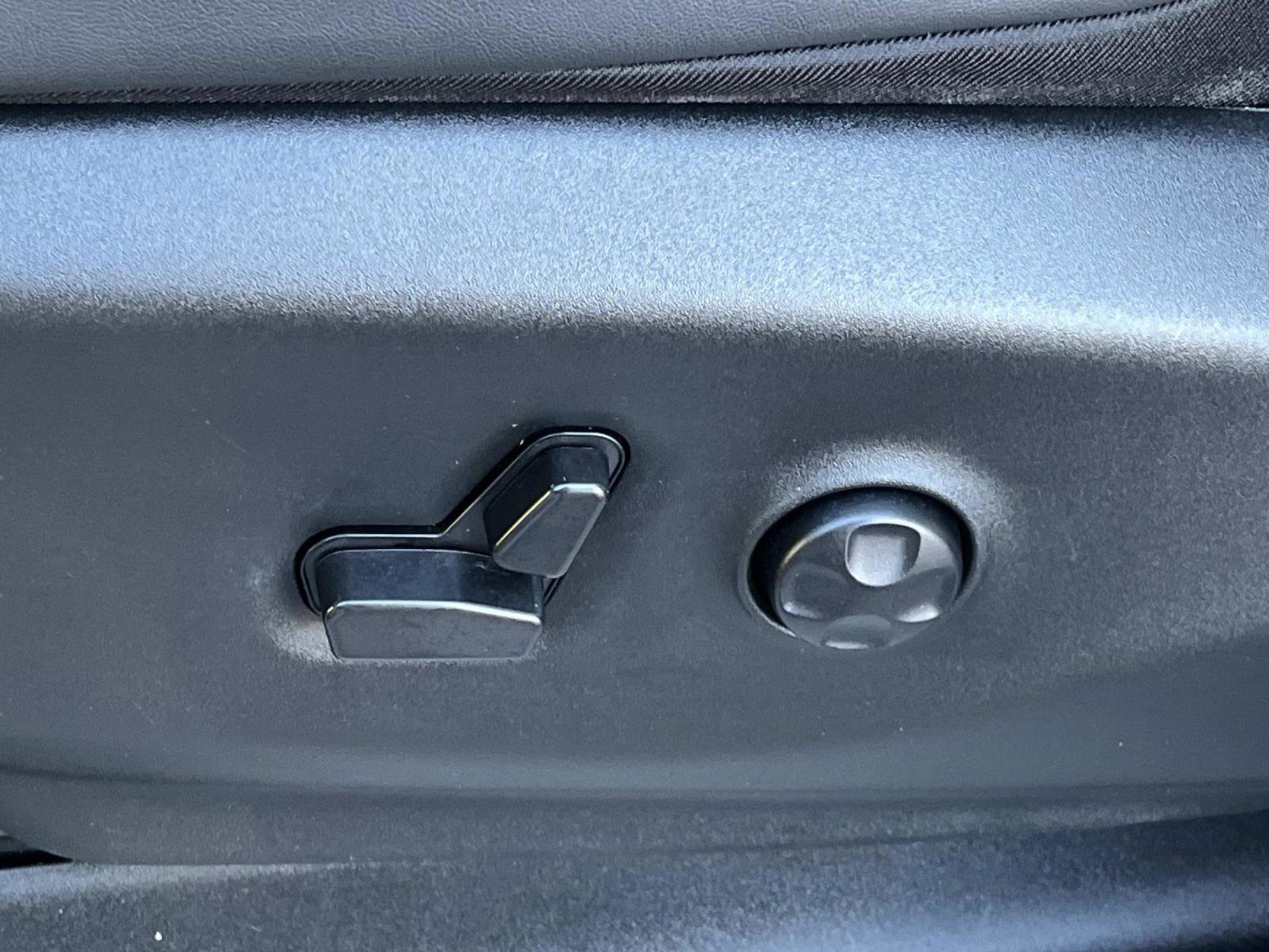 Used 2024 Chrysler Pacifica Touring-L image 32