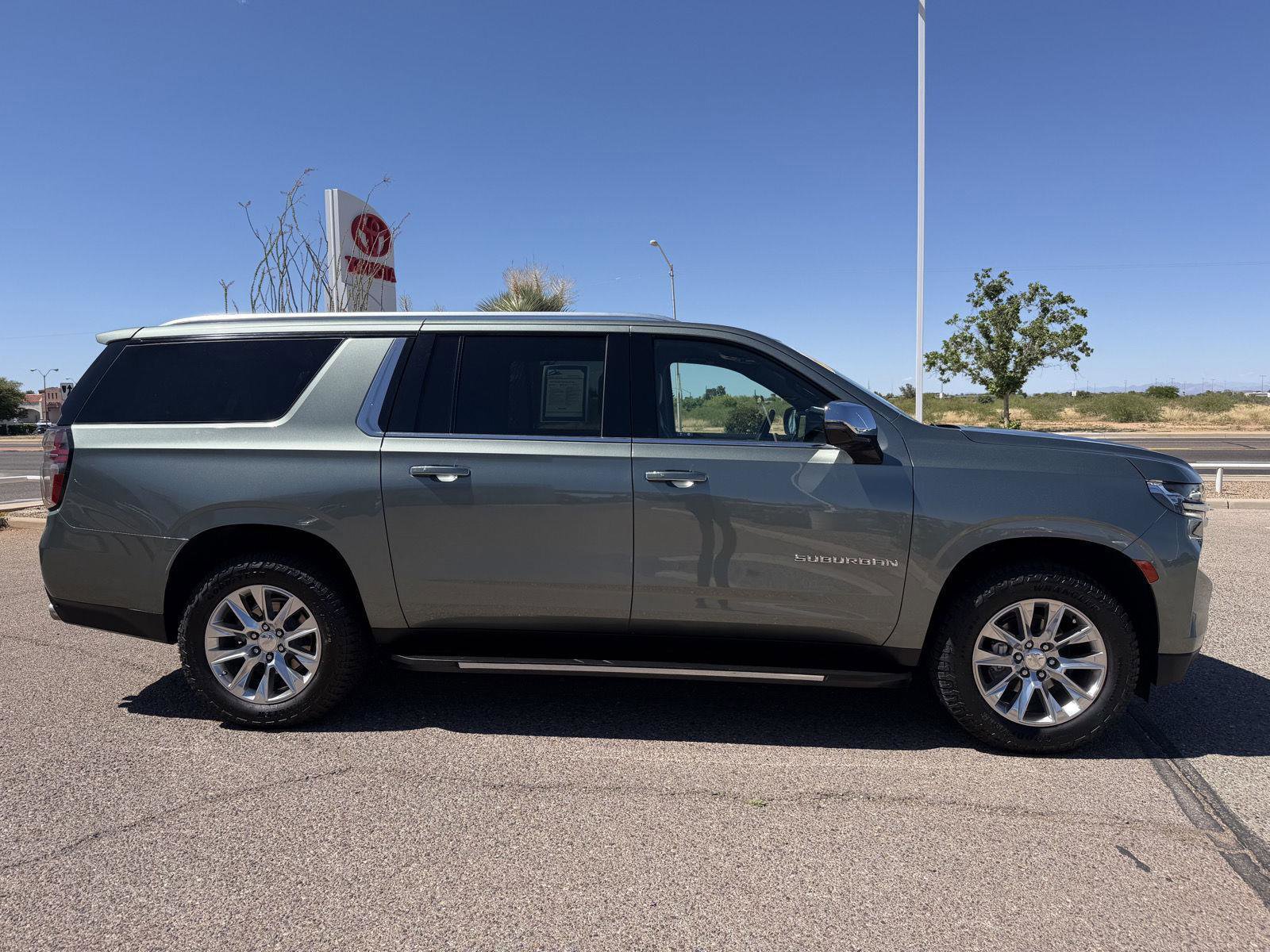 Used 2023 Chevrolet Suburban Premier RWD image 6