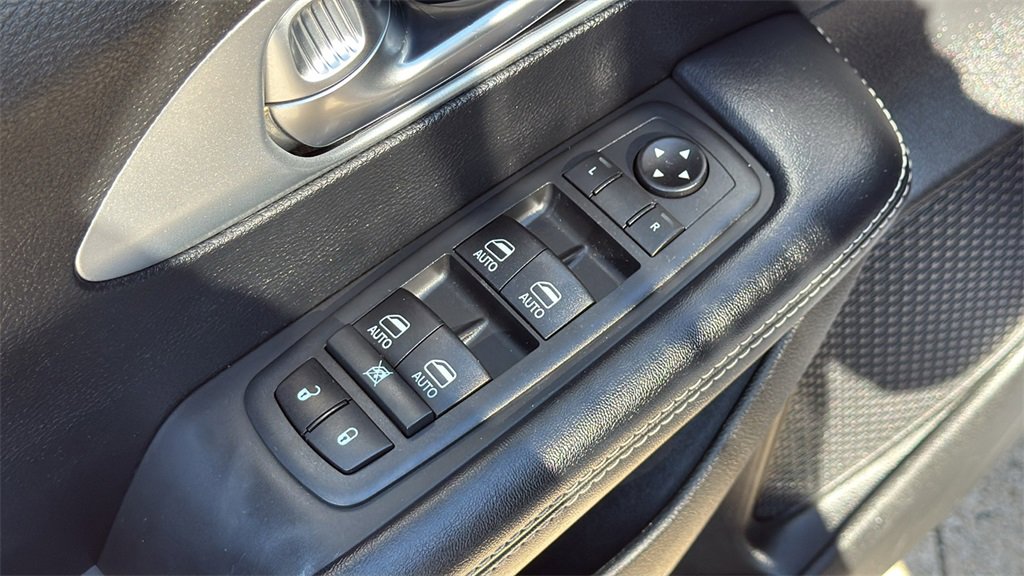 Used 2020 Chrysler Pacifica Touring-L Plus image 10