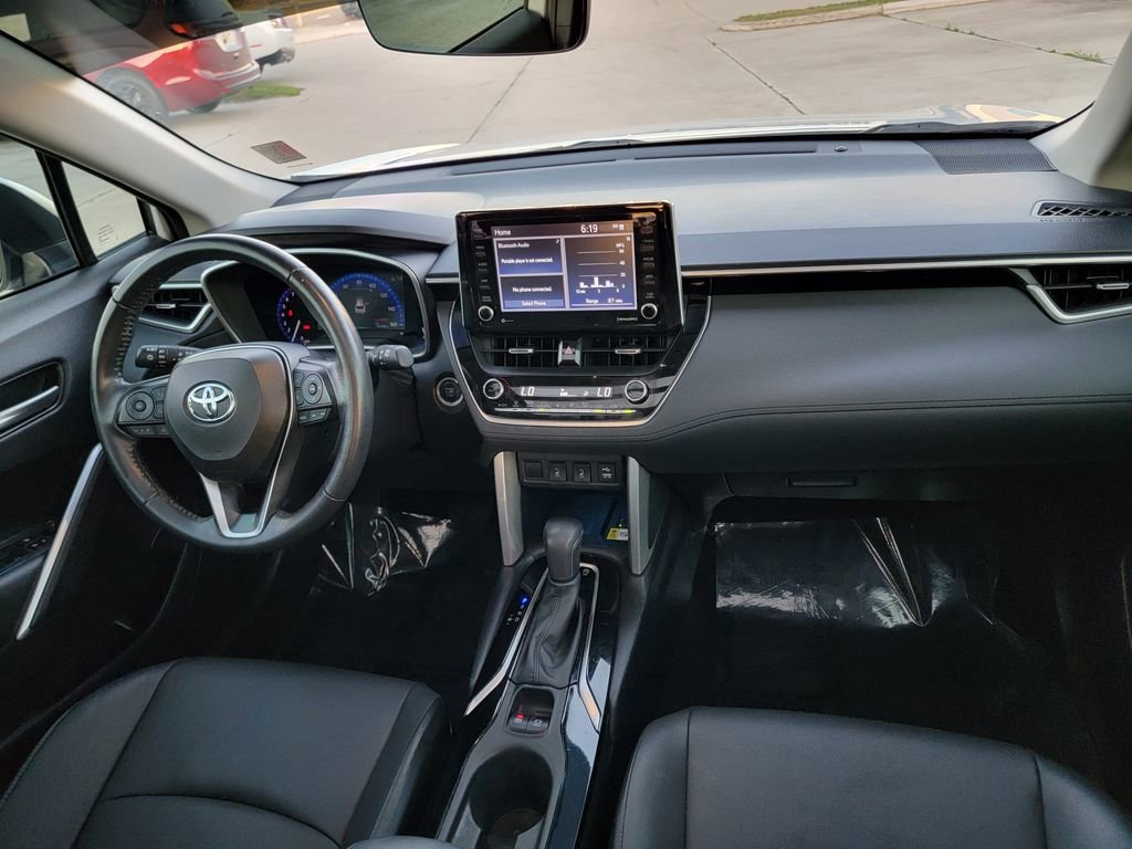 Used 2022 Toyota Corolla Cross XLE w/ Convenience Package image 16