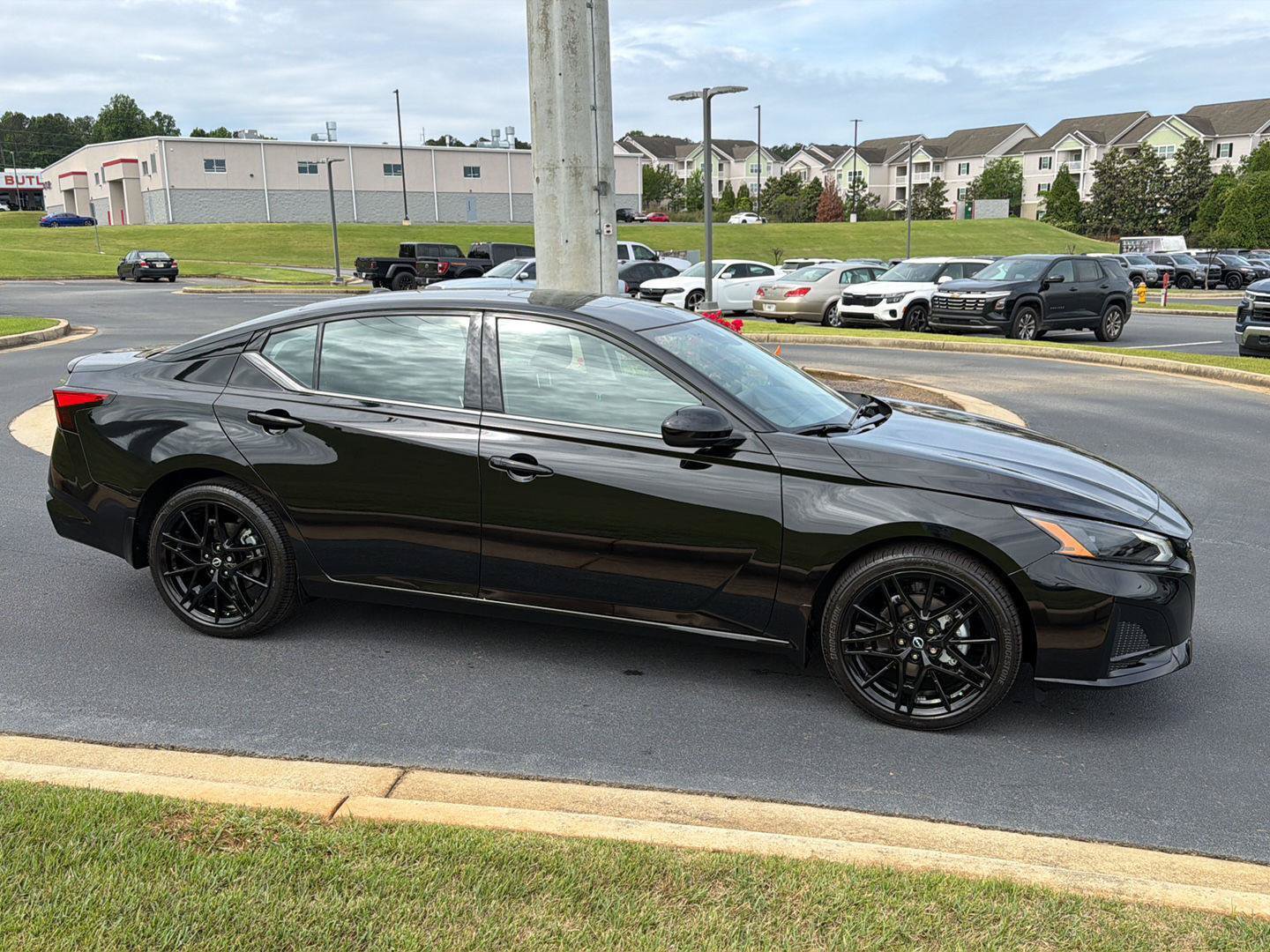 New 2026 Nissan Altima 2.5 SR w/ SR Midnight Edition Package FWD image 7