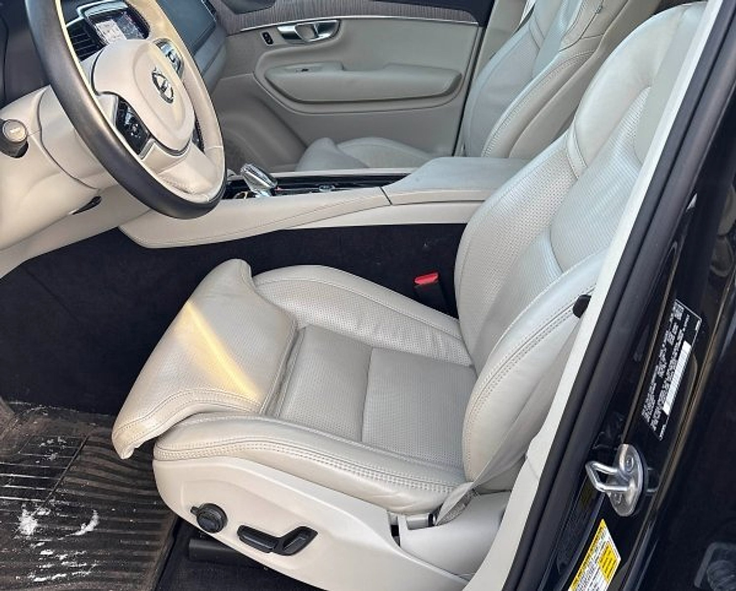 Certified 2023 Volvo XC90 B6 Ultimate w/ Protection Package image 10