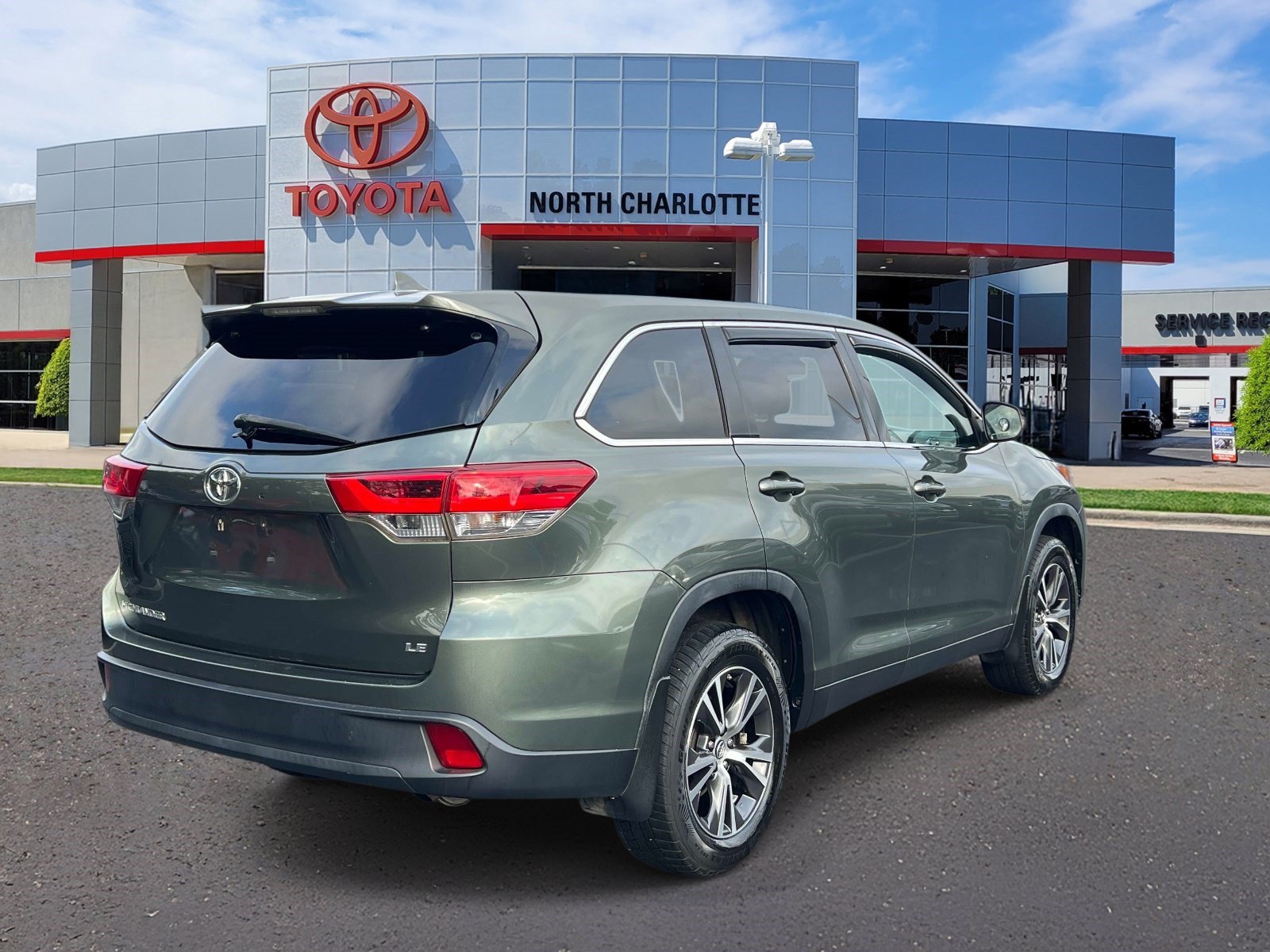Used 2019 Toyota Highlander Plus FWD image 6