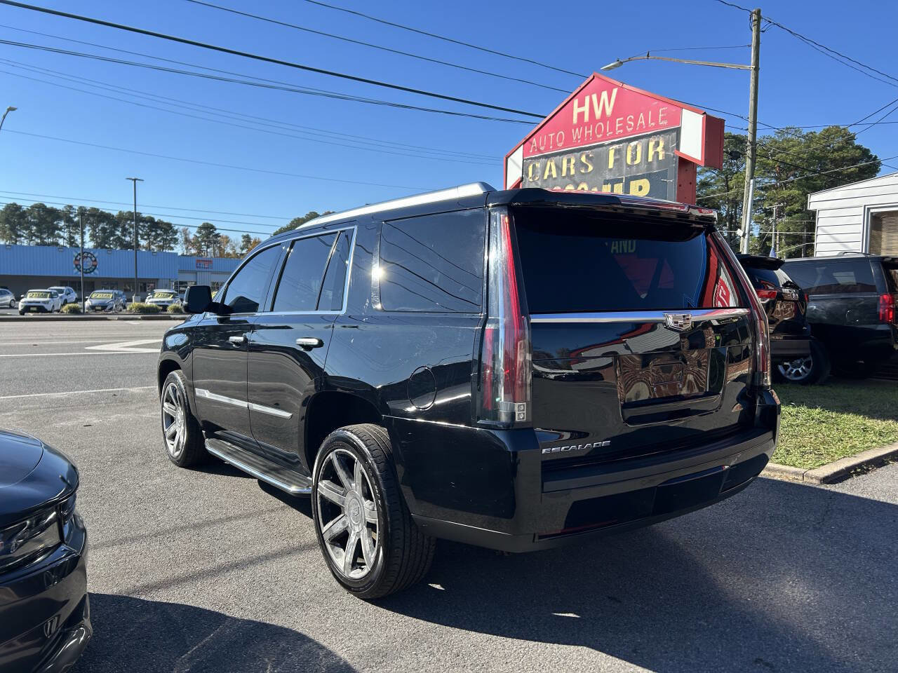 Used 2016 Cadillac Escalade Luxury image 7