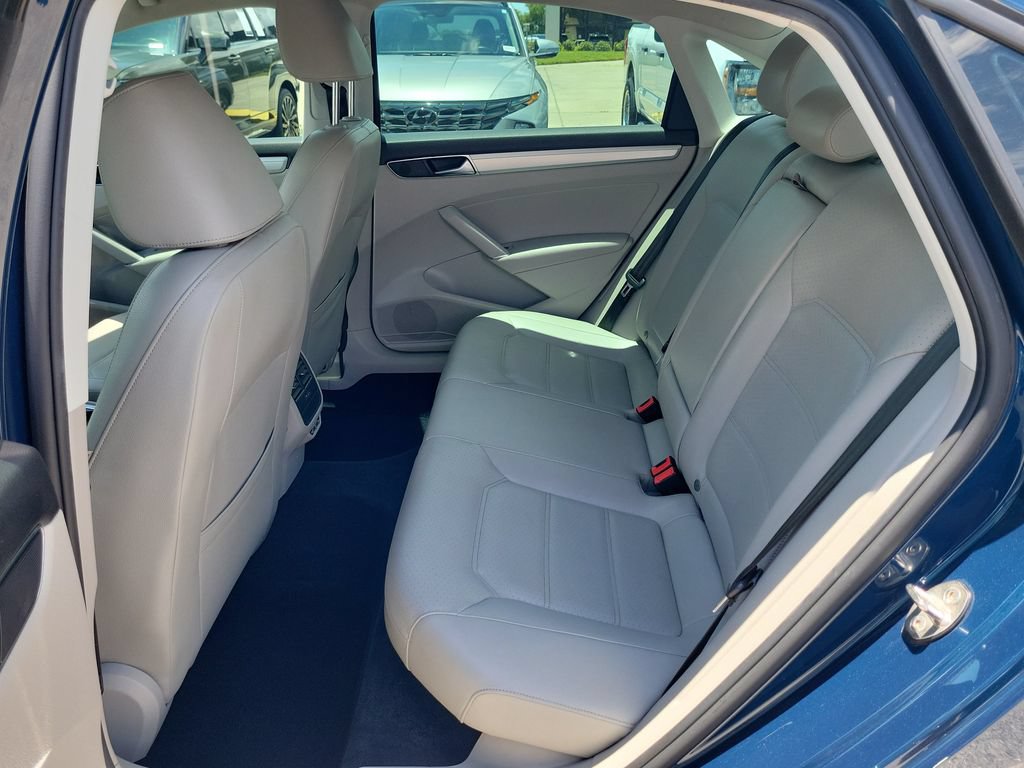 Used 2019 Volkswagen Passat 2.0T Wolfsburg w/ Wheels & Sunroof Package FWD image 12