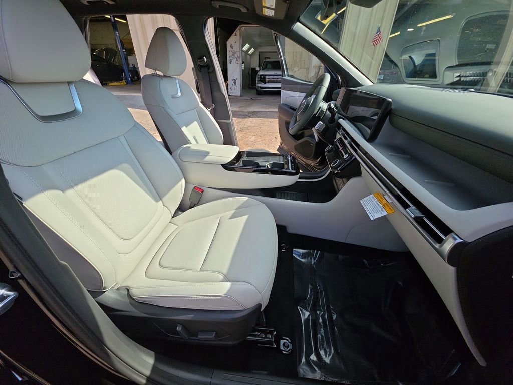 New 2025 Hyundai Tucson Limited image 18