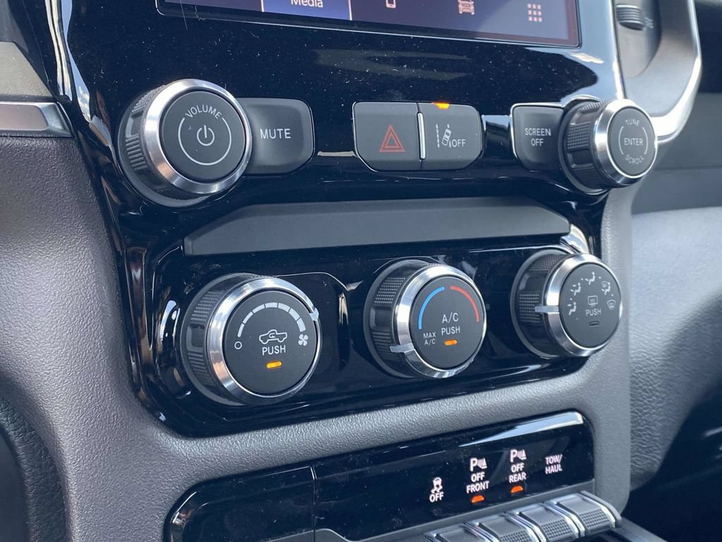 New 2026 RAM 1500 Express AWD/4WD image 47