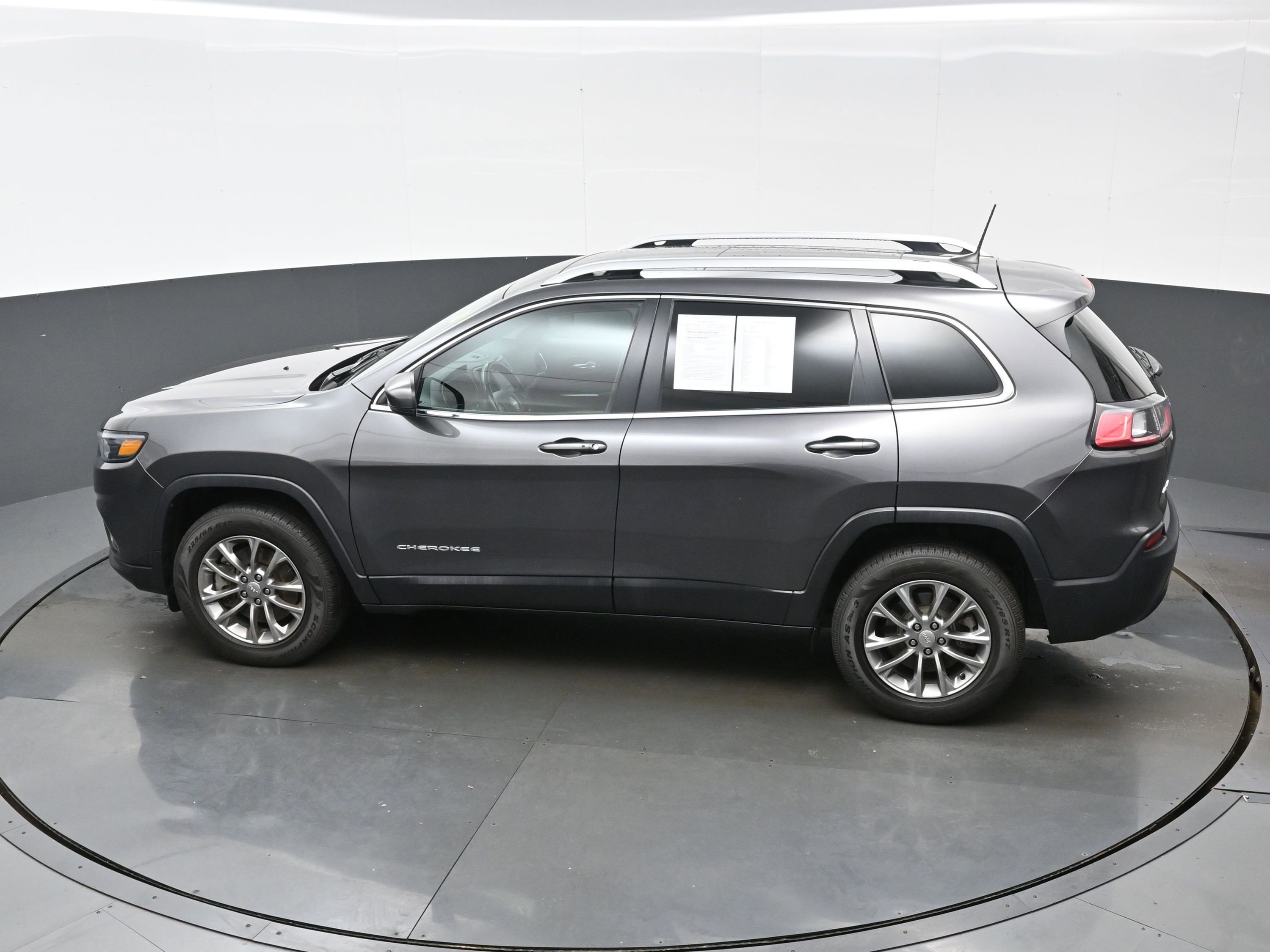 Used 2020 Jeep Cherokee Latitude Plus w/ Comfort/Convenience Group image 36