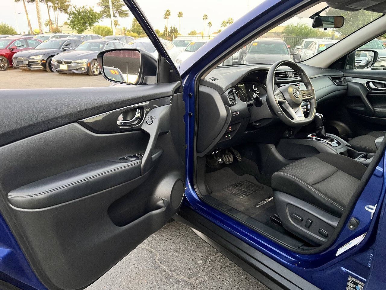 Used 2017 Nissan Rogue SV FWD image 8