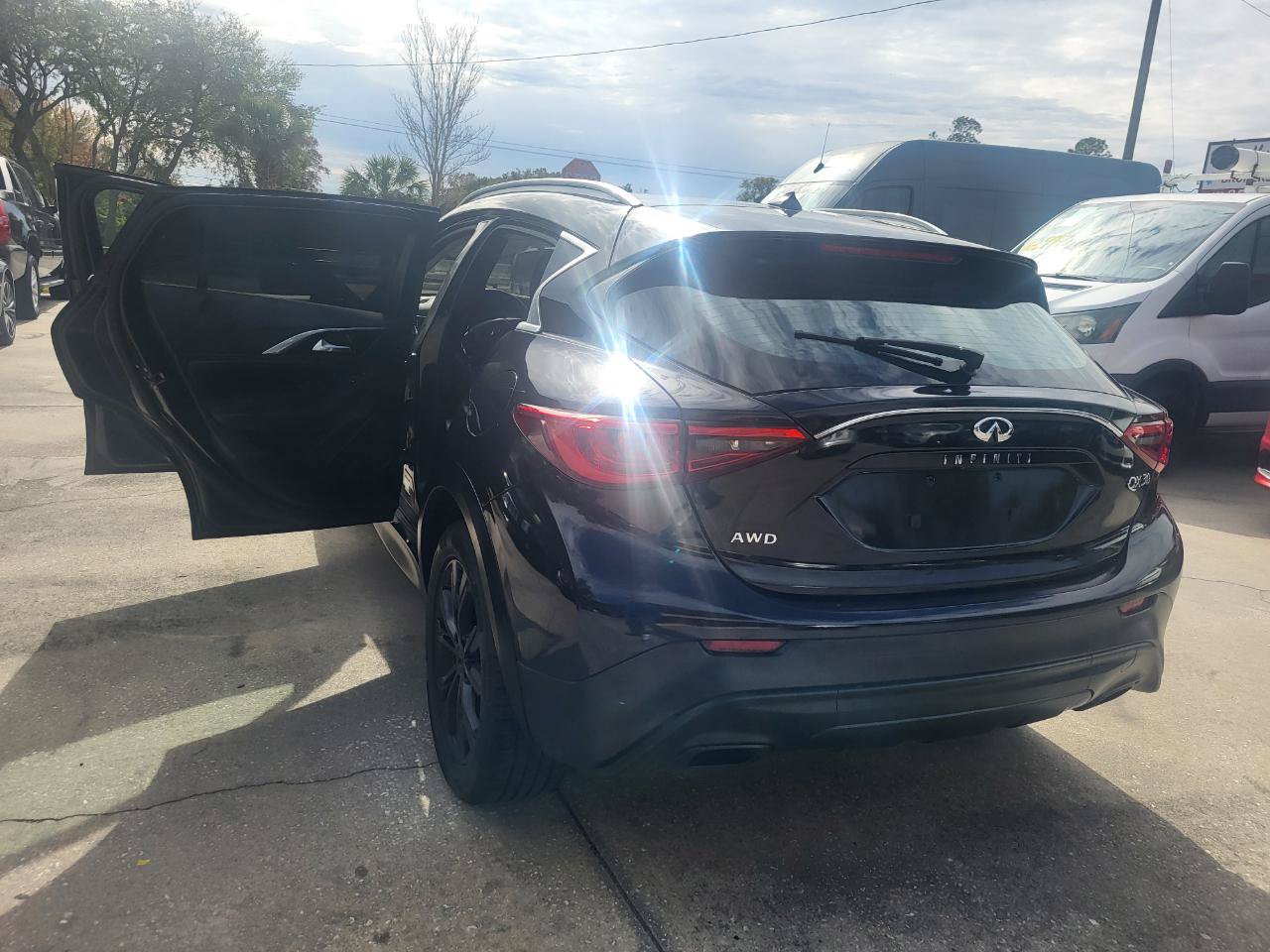 Used 2017 INFINITI QX30 AWD image 99