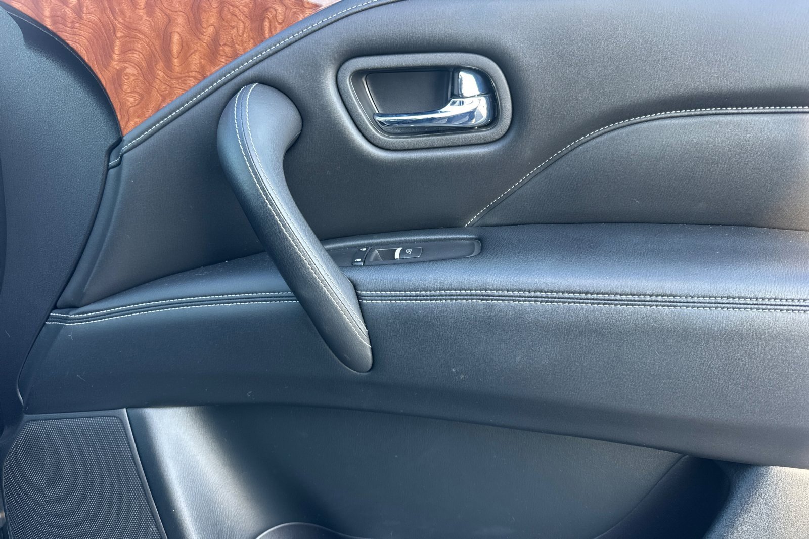 Used 2018 INFINITI QX80 2WD w/ Driver Assistance Package image 22