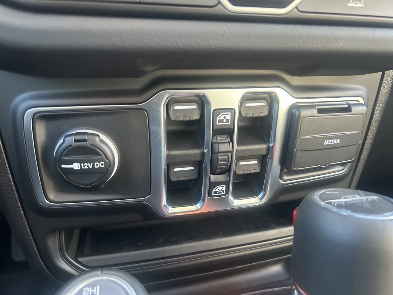 New 2026 Jeep Gladiator Sport AWD/4WD image 16