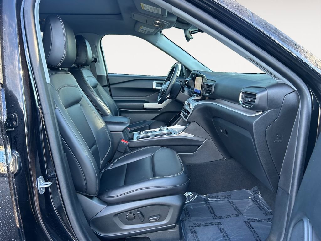 Used 2023 Ford Explorer XLT w/ Equipment Group 202A AWD/4WD image 11