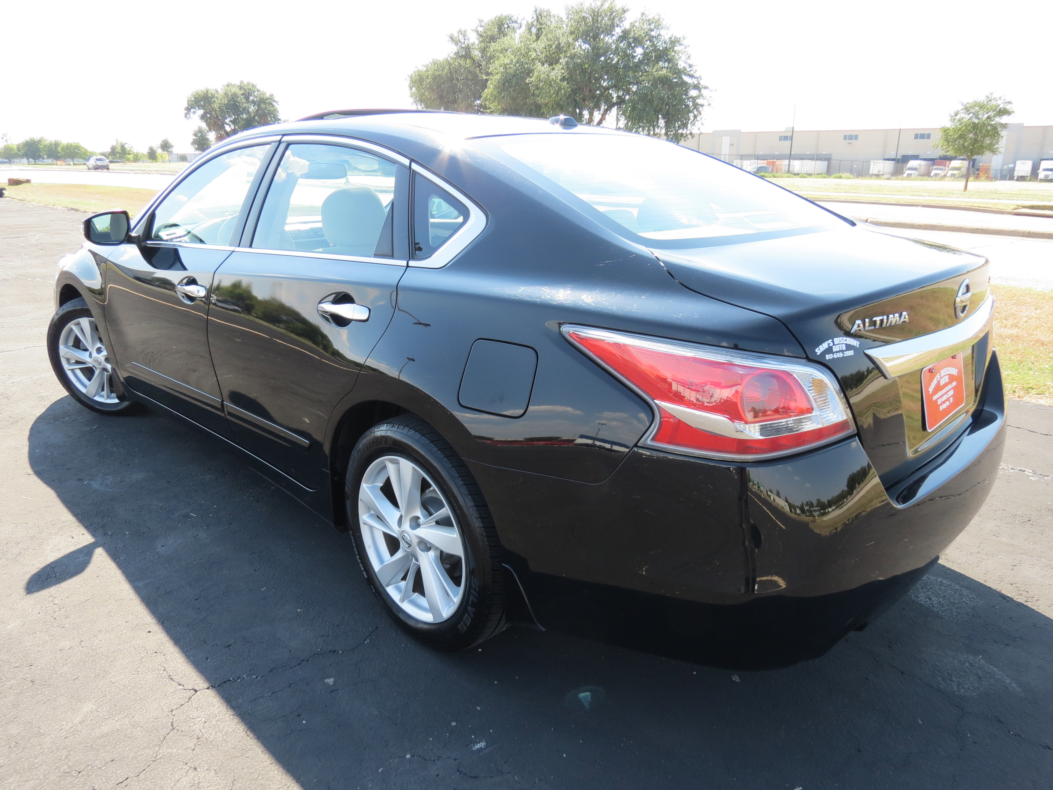 Used 2015 Nissan Altima 2.5 SV w/ Convenience Package image 5