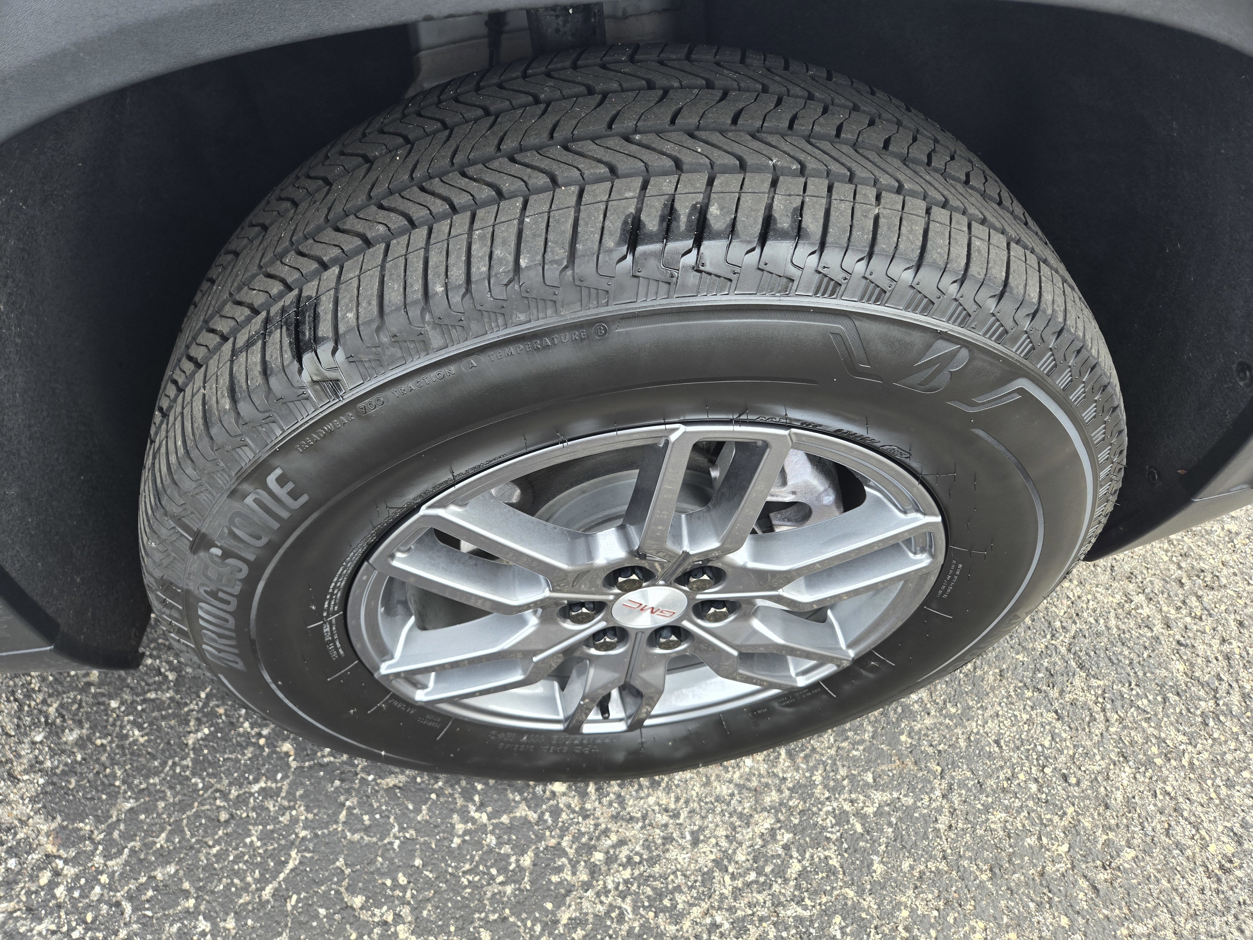 Used 2025 GMC Acadia Elevation image 12