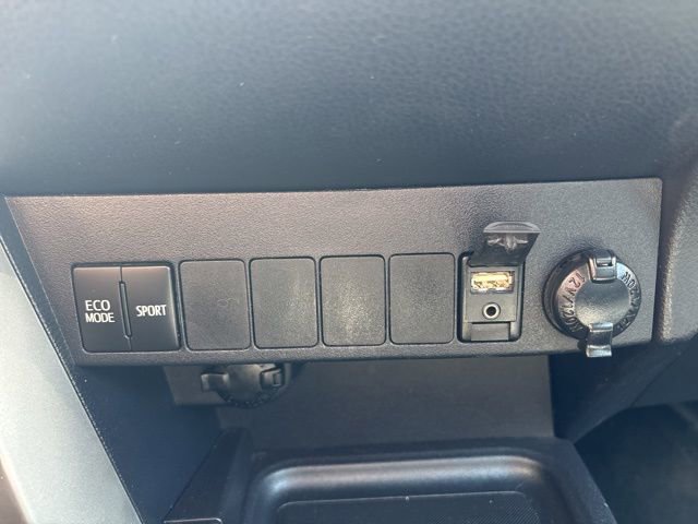 Used 2016 Toyota RAV4 XLE FWD image 16
