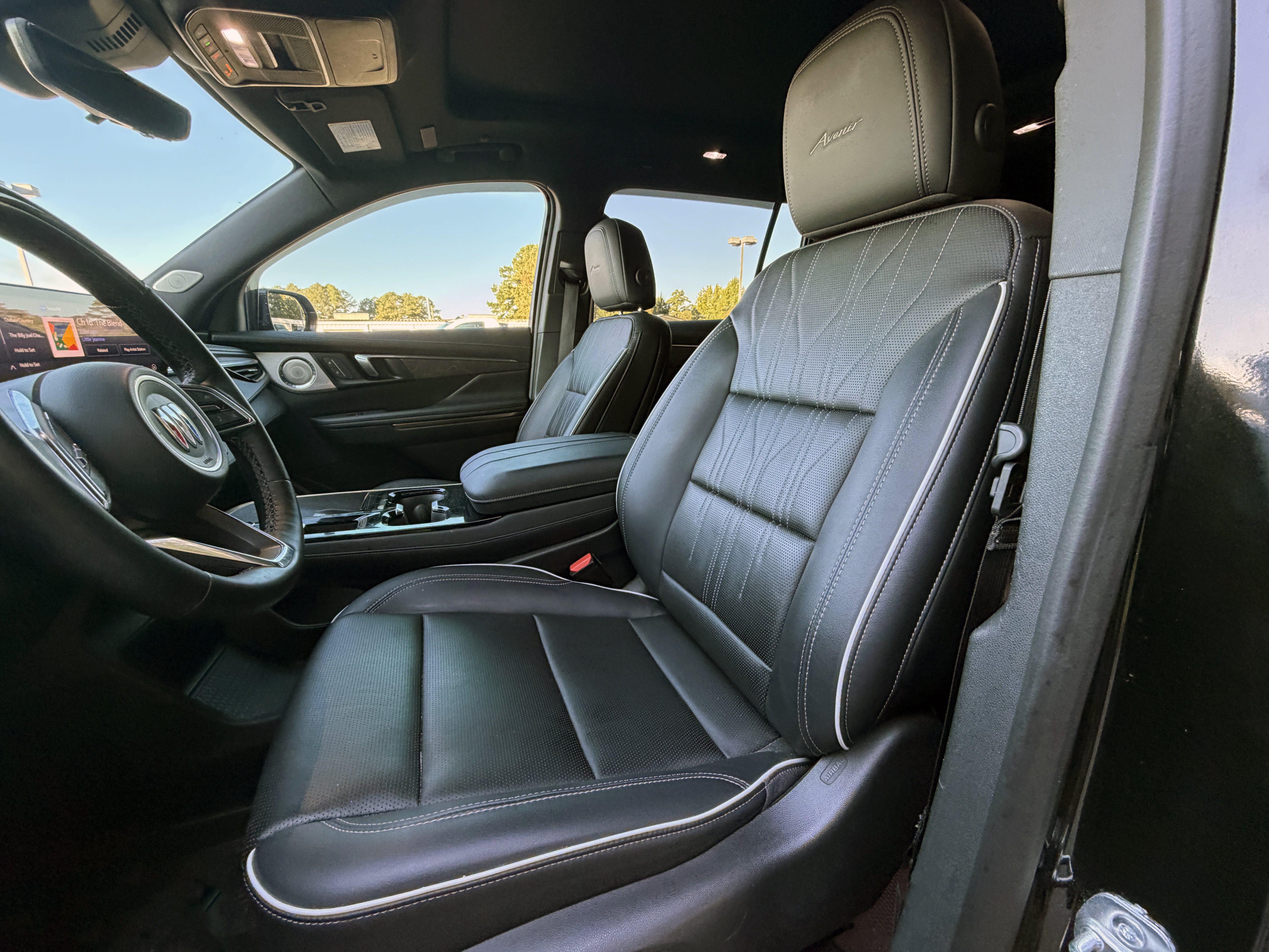 Used 2025 Buick Enclave Avenir w/ Super Cruise Package AWD/4WD image 7