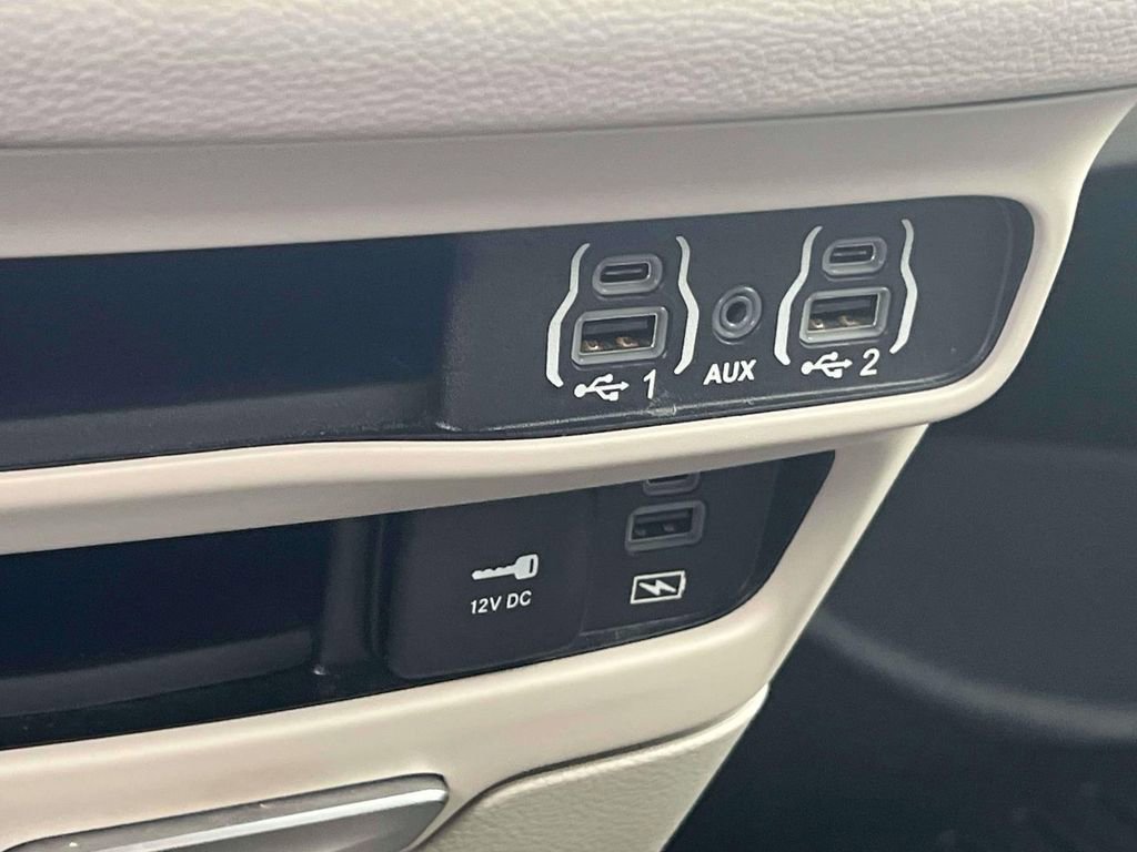 Used 2022 Chrysler Pacifica Touring-L FWD image 31
