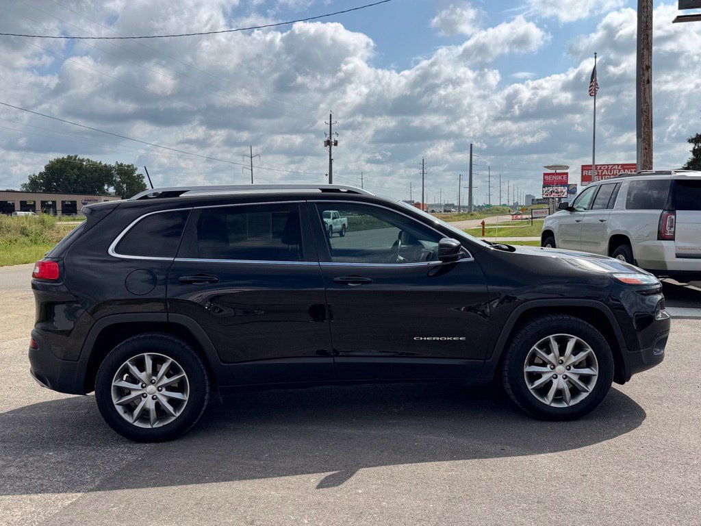 Used 2018 Jeep Cherokee Limited AWD/4WD image 37