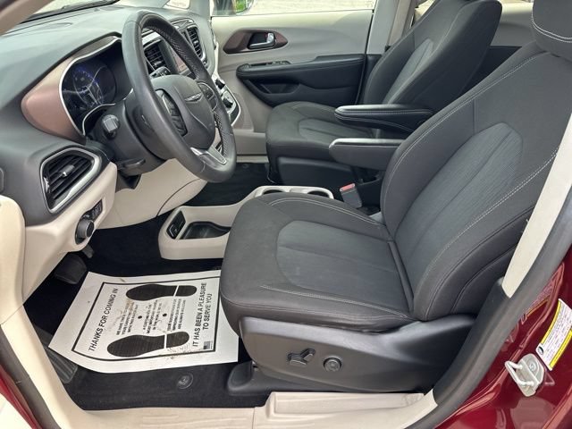 Certified 2023 Chrysler Voyager LX FWD image 27
