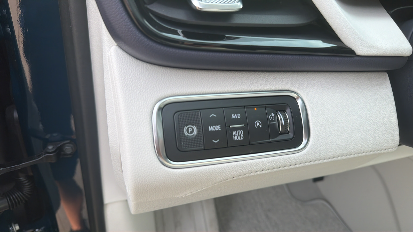 New 2027 Buick Enclave Avenir w/ LPO, Floor Liner Package AWD/4WD image 24