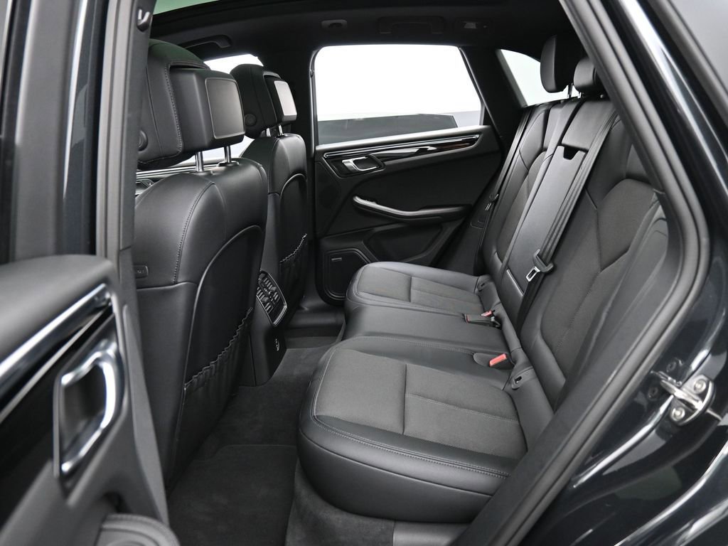 Certified 2025 Porsche Macan image 24