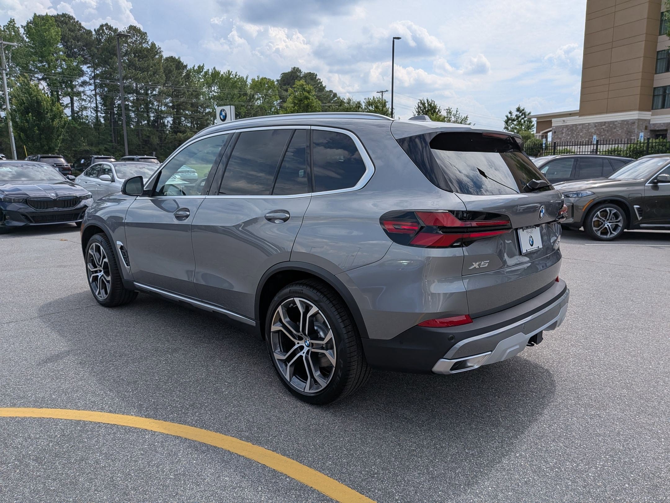 New 2026 BMW X5 xDrive40i w/ Climate Comfort Package AWD/4WD image 5
