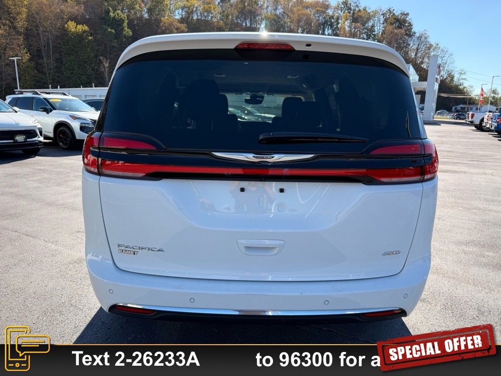 Used 2022 Chrysler Pacifica Touring-L image 6