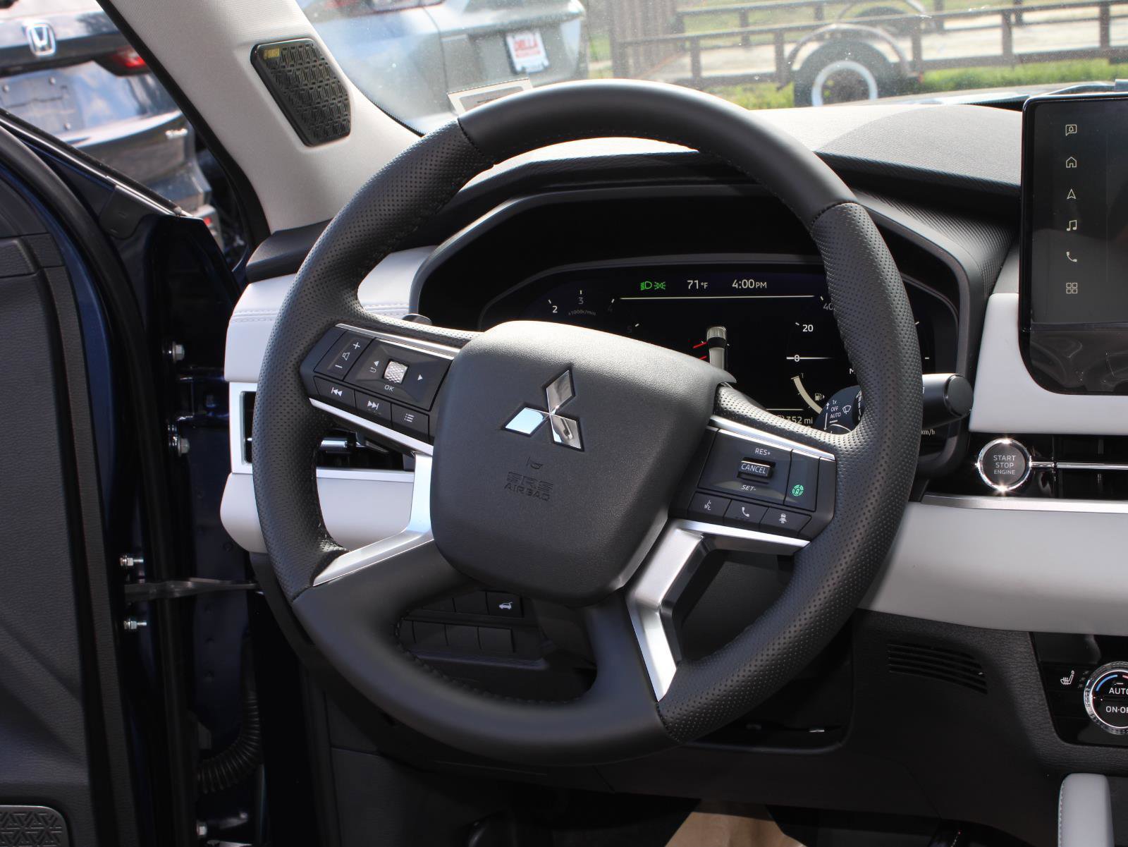 New 2025 Mitsubishi Outlander SE image 20