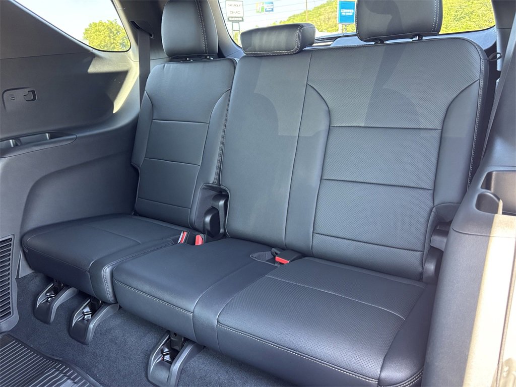 New 2026 Chevrolet Traverse High Country w/ LPO, Floor Liner Package image 16