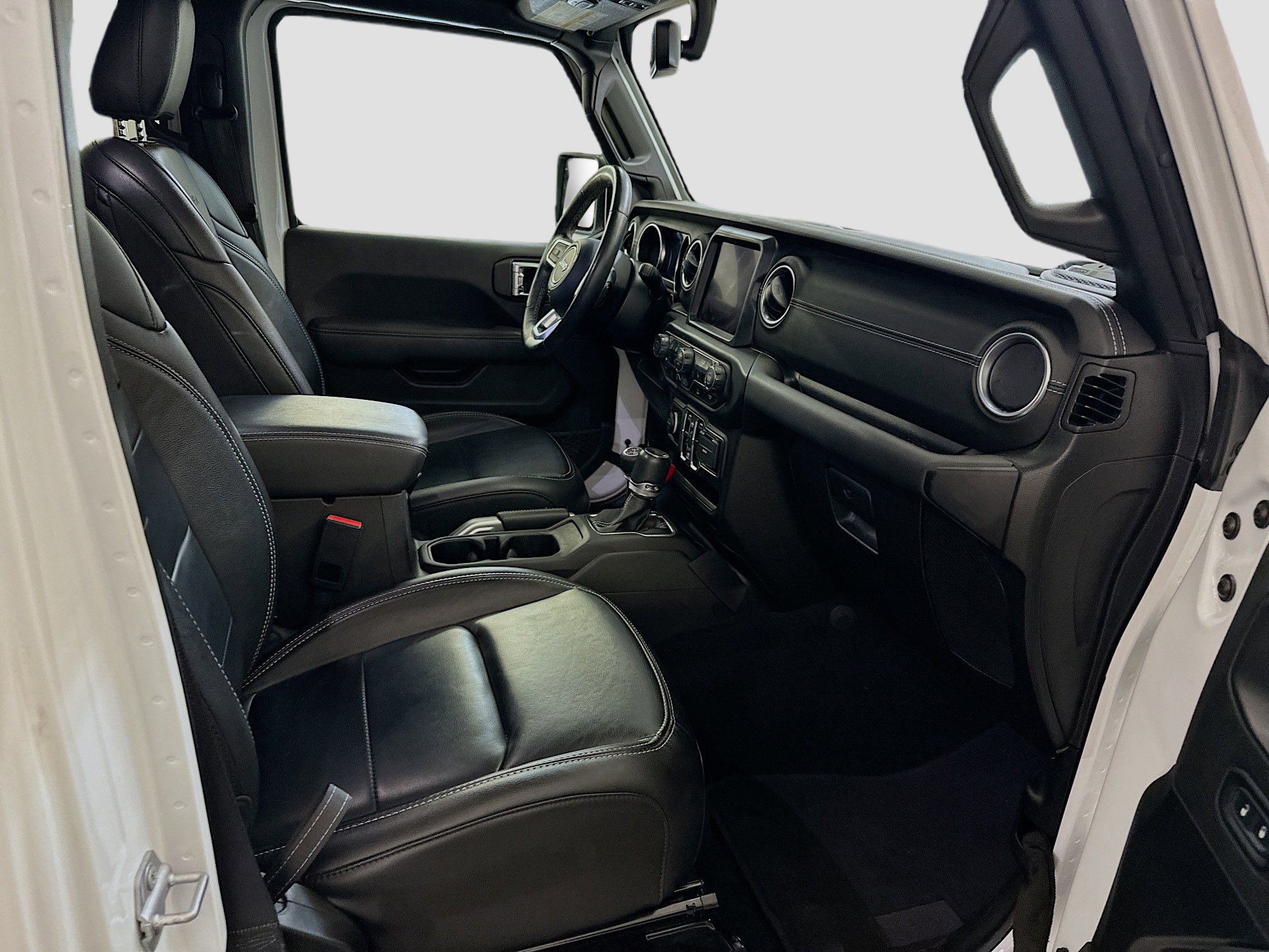 Used 2022 Jeep Wrangler Sahara w/ Cold Weather Group image 32