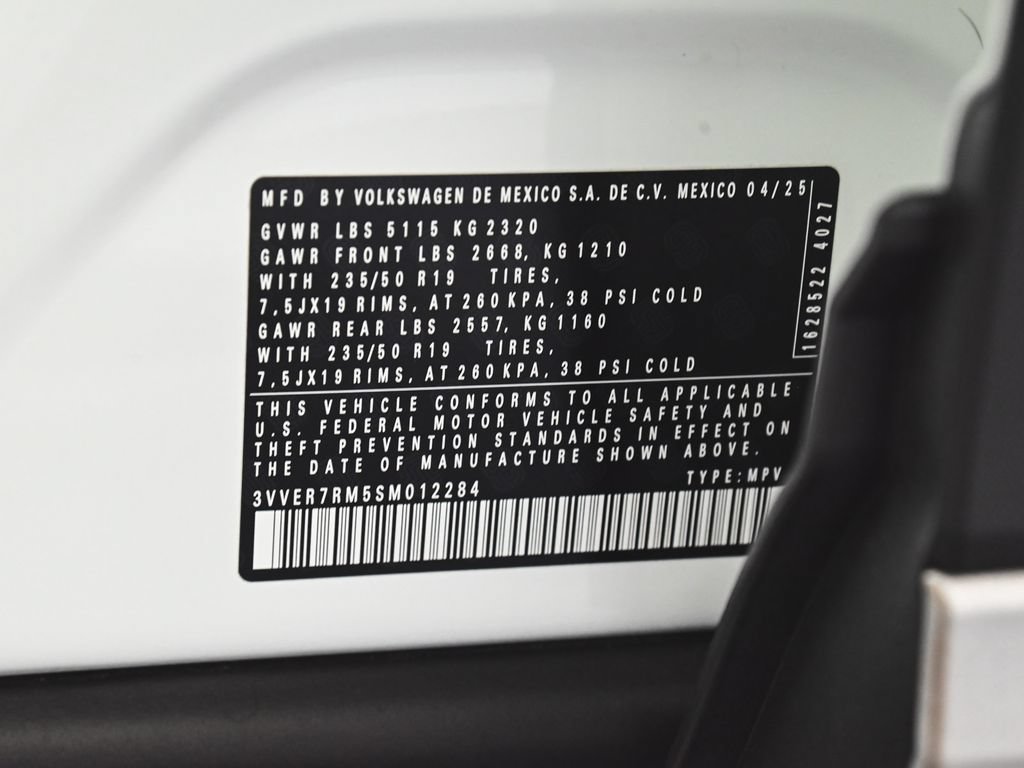 Used 2025 Volkswagen Tiguan SE AWD/4WD image 13