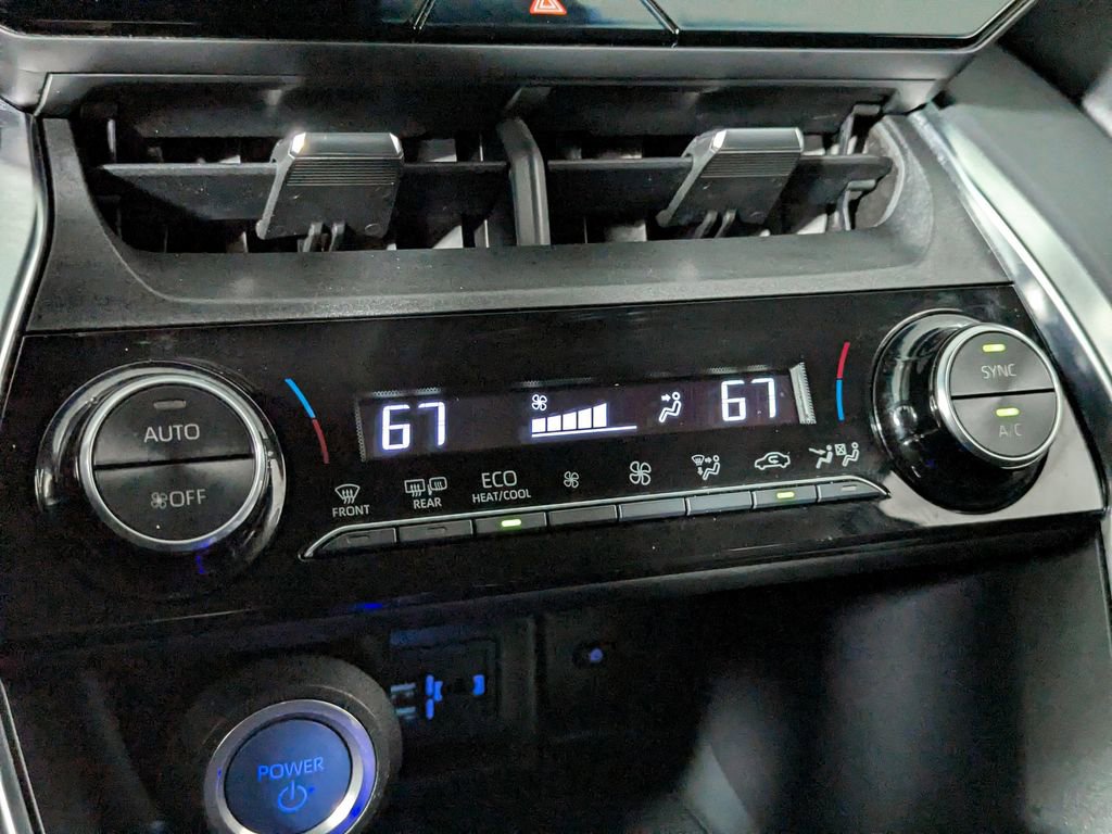 Used 2022 Toyota Venza LE image 21