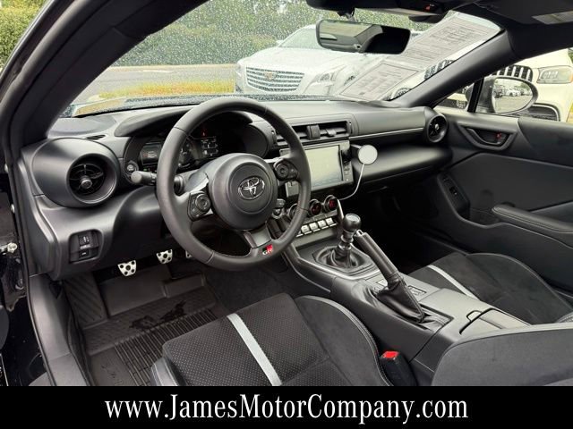Used 2025 Toyota GR86 Premium w/ Performance Package RWD image 11