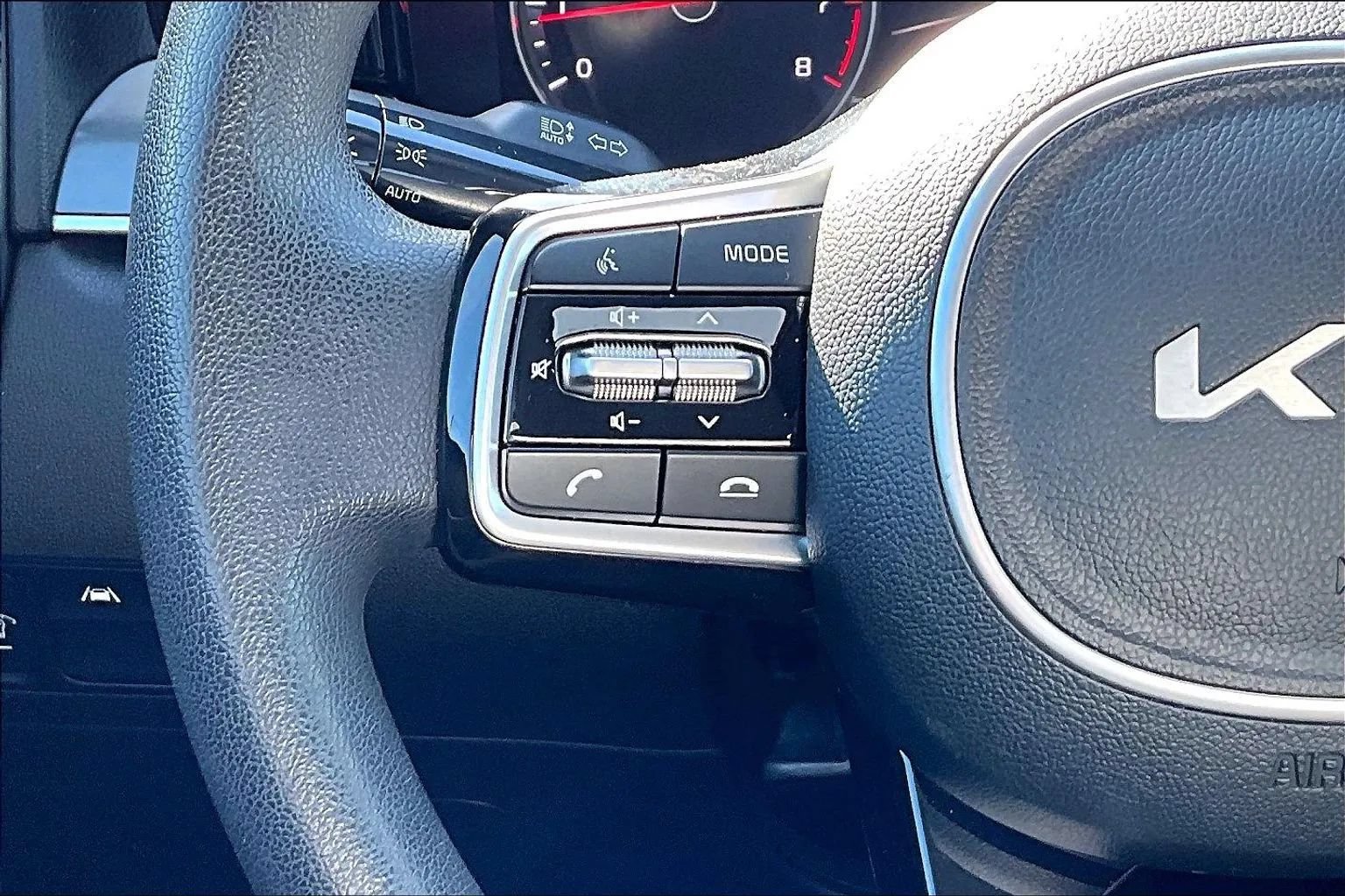 Used 2023 Kia Sorento LX FWD image 19
