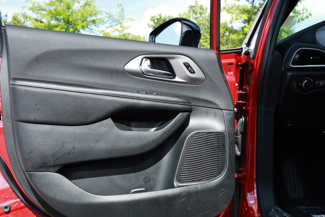 New 2027 Chrysler Pacifica Select FWD image 21