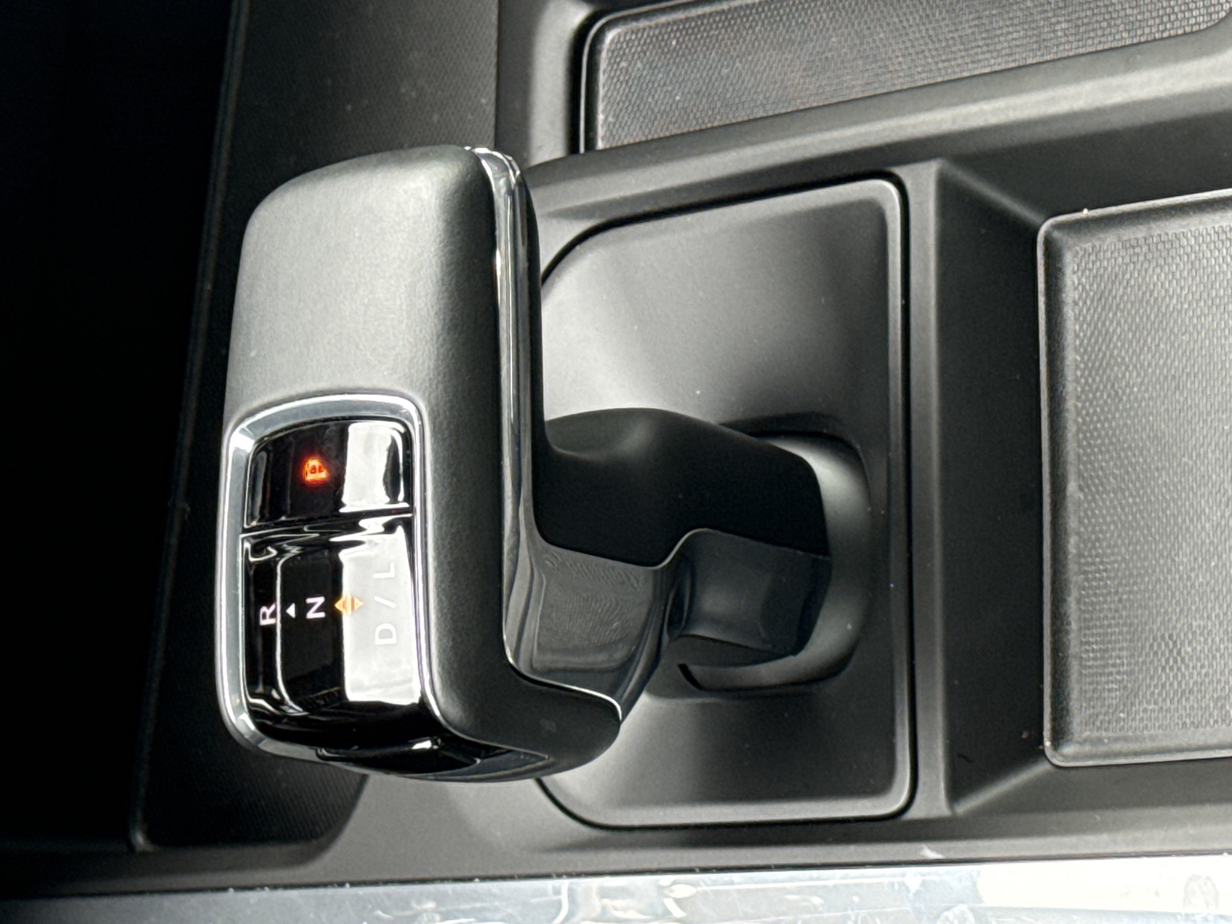 Certified 2025 Chevrolet Silverado 1500 High Country w/ Technology Package image 26