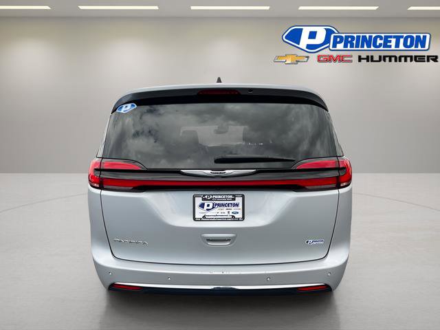 Used 2024 Chrysler Pacifica Touring-L FWD image 7