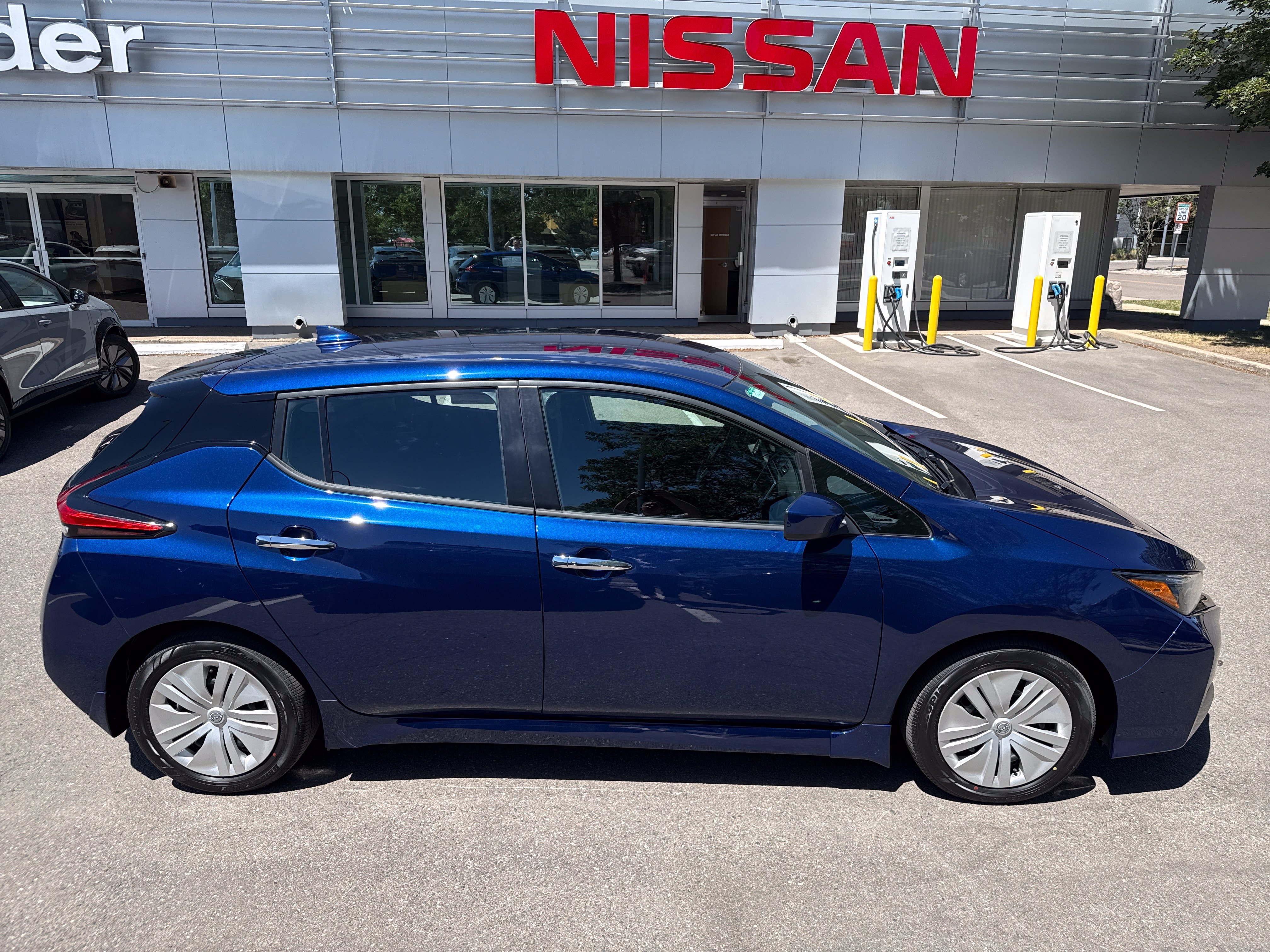 Certified 2025 Nissan Leaf S FWD image 8