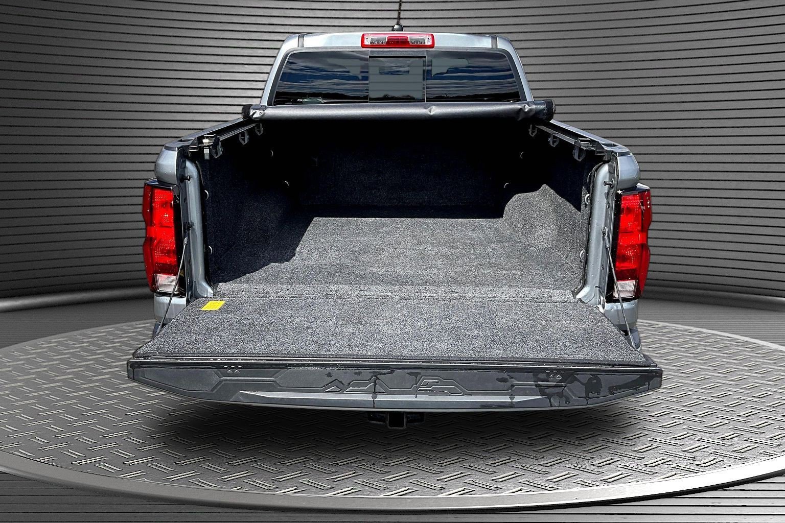 Used 2024 Chevrolet Colorado LT w/ LT Convenience Package image 7