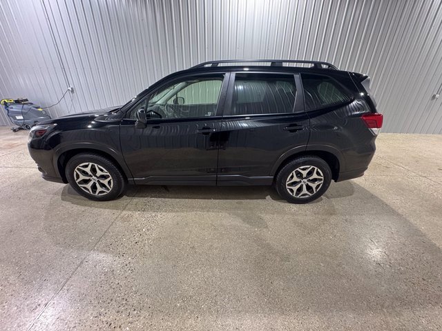 Used 2022 Subaru Forester Premium image 2