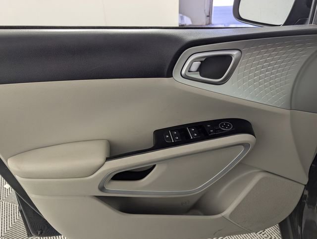 Used 2020 Kia Soul LX image 13