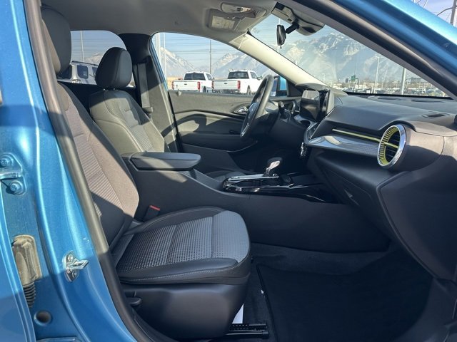 Certified 2025 Chevrolet Trax LT w/ Driver Confidence Package image 22