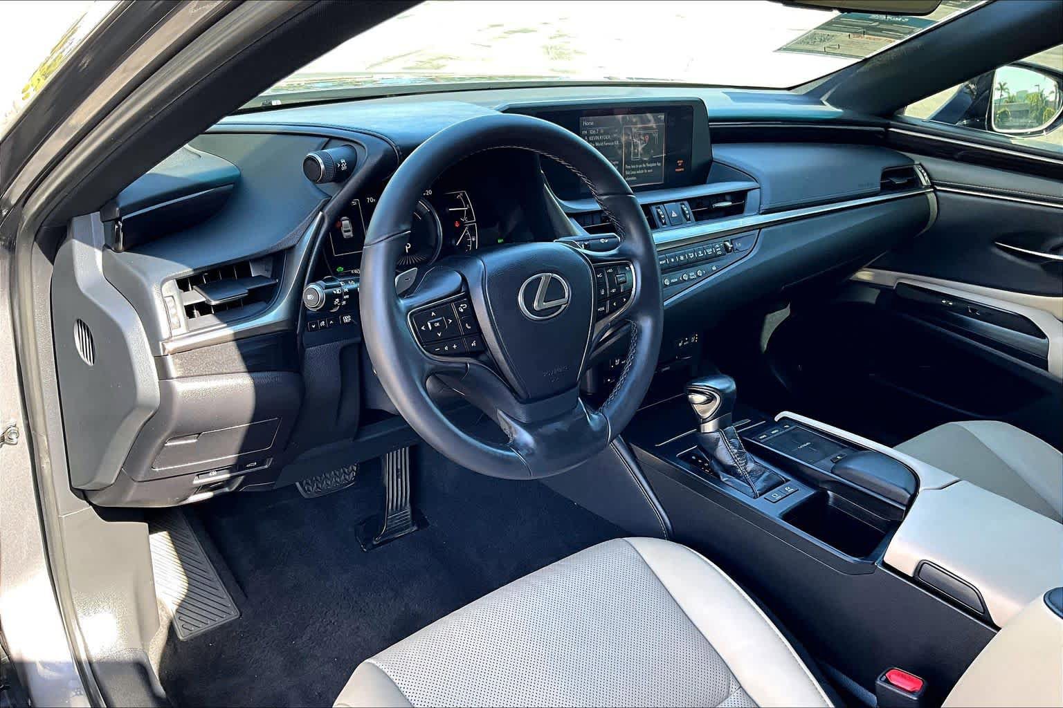 Used 2021 Lexus ES 300h w/ Premium Package FWD image 16
