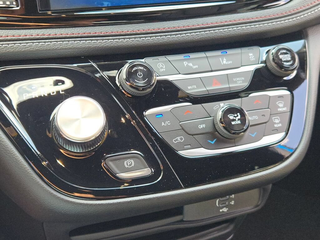 New 2027 Chrysler Pacifica Select AWD/4WD image 32